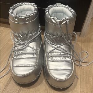 Silver Puffer Snow Boots